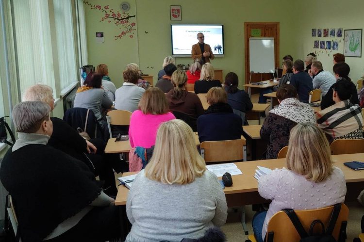 1 Kviečiame susipažinti su mokymų "Priklausomybė nuo interneto: kaip atpažinti ir padėti" pranešimais